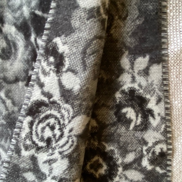 V.Frass Cashmink Acrylic Soft Grey Floral Winter Scarf- Made in Germany - Picture 11 of 14